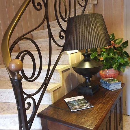 Hostellerie Belle Rive Gagnac-sur-Cere Экстерьер фото