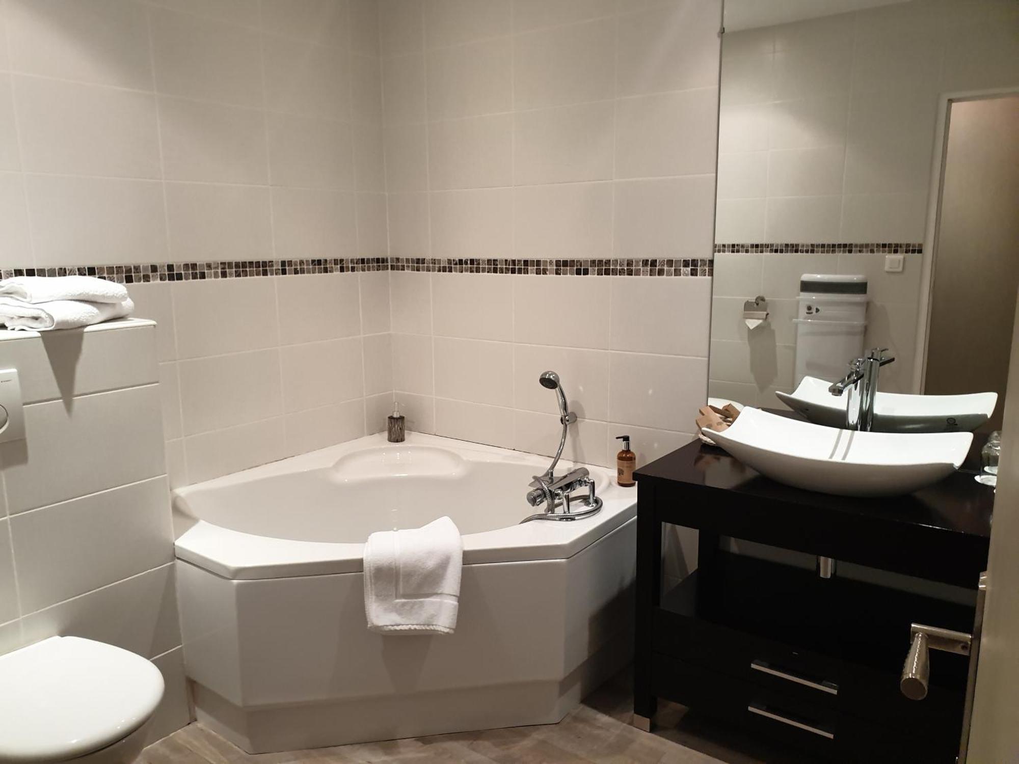 Hostellerie Belle Rive Gagnac-sur-Cere Экстерьер фото