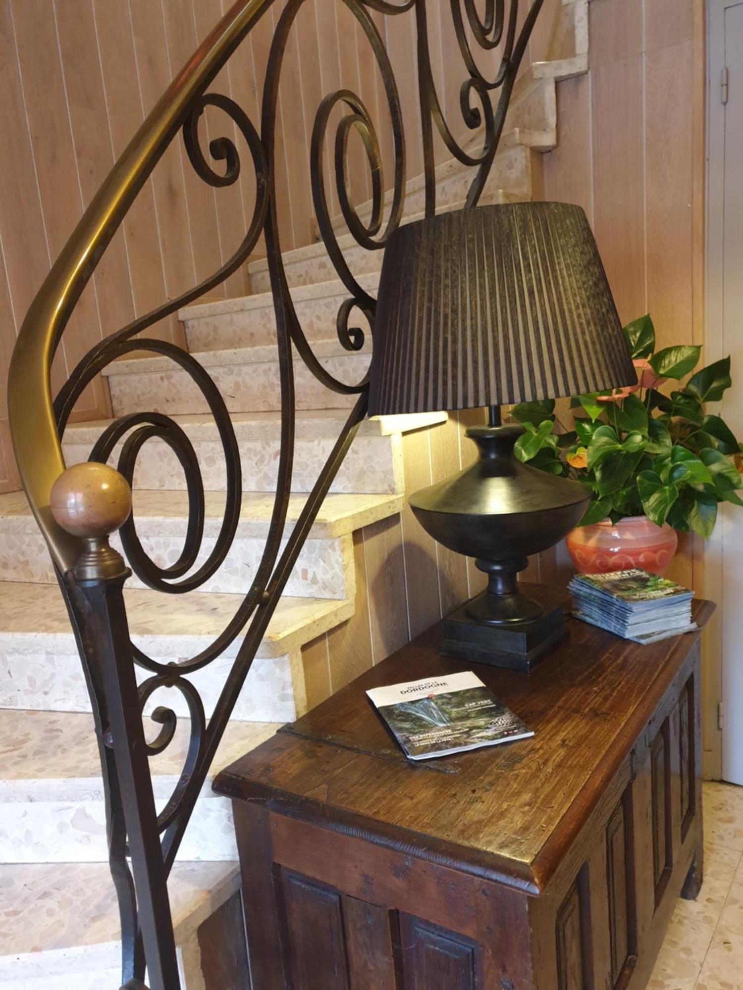 Hostellerie Belle Rive Gagnac-sur-Cere Экстерьер фото